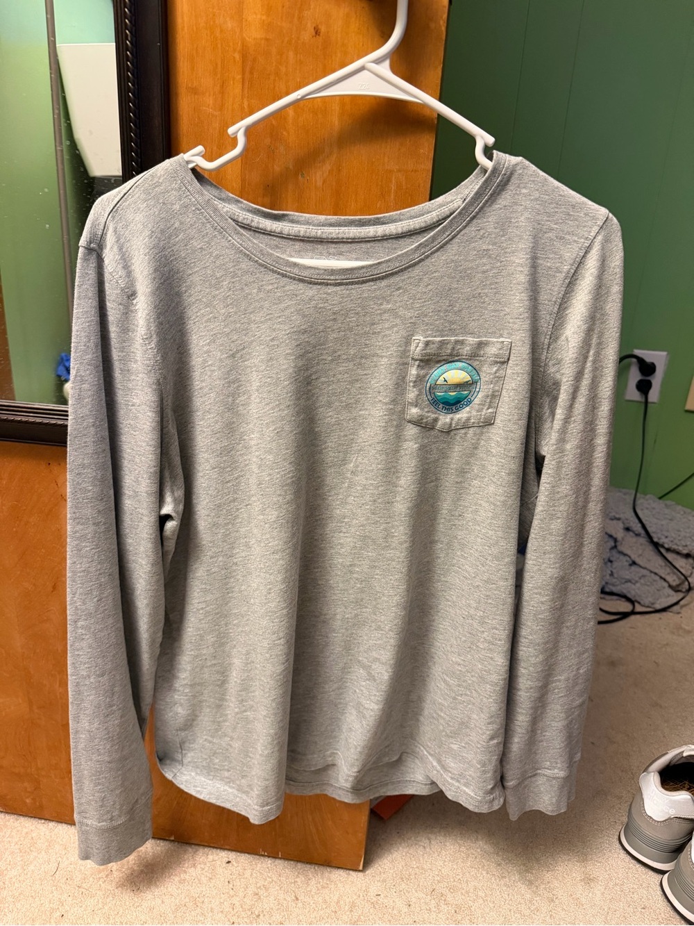 Vineyard Vines Light Gray Long-Sleeve Tee with Surf Pocket Patch